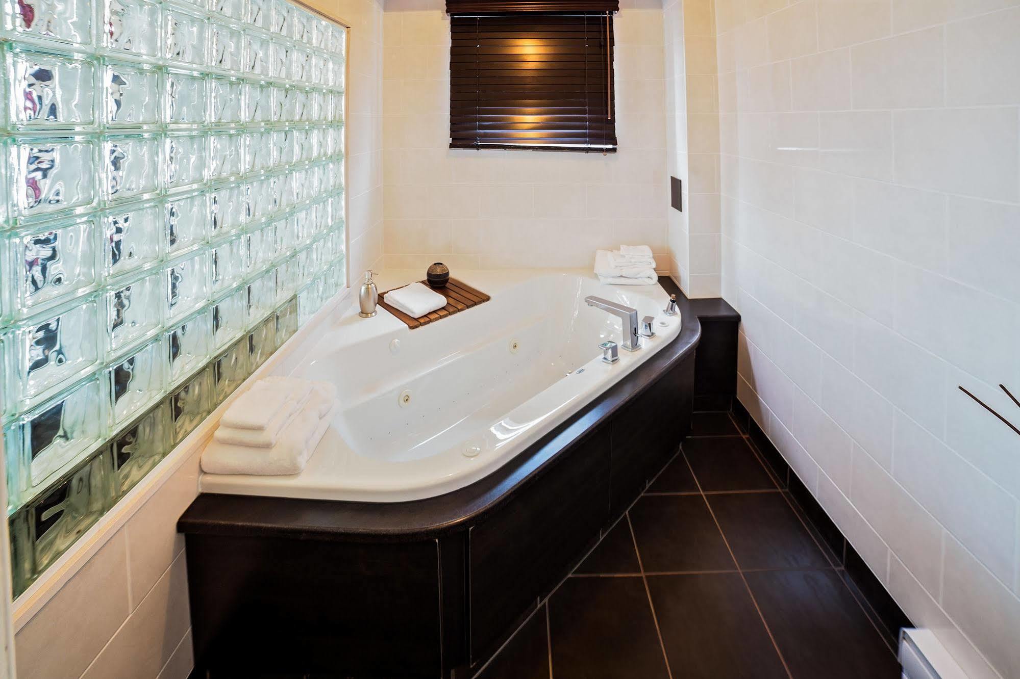 Hotel Saint-Germain Rimouski Ngoại thất bức ảnh